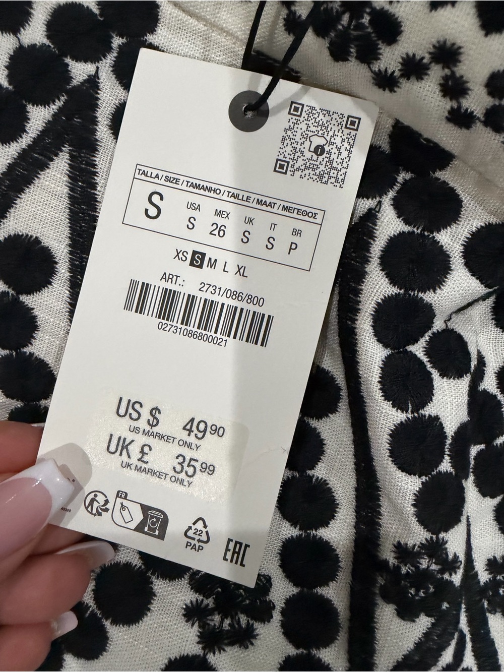 Zara High Waisted Black and White Embroidered Scallop Hem Shorts - Picture 3 of 4